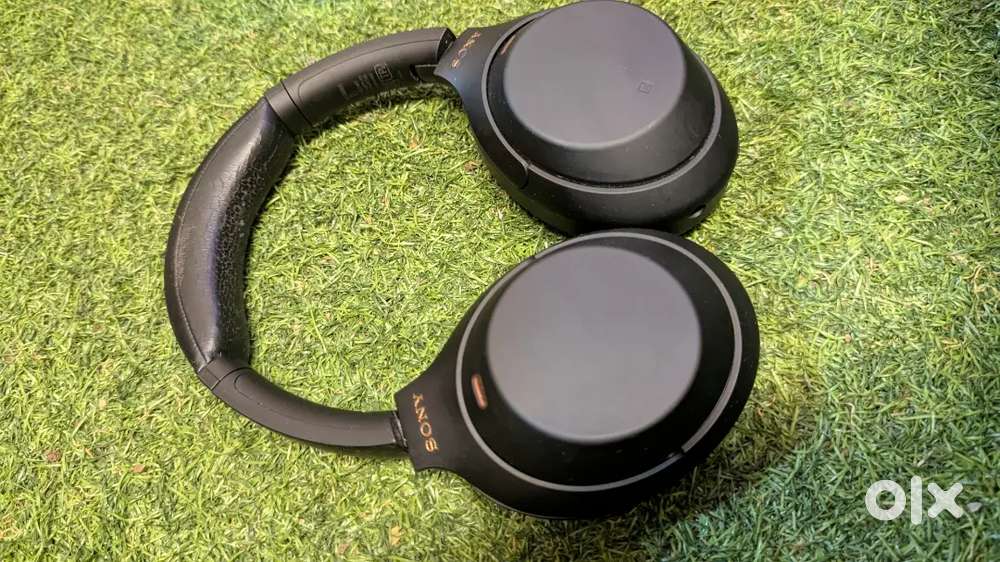 SONY WH XM4 headphones