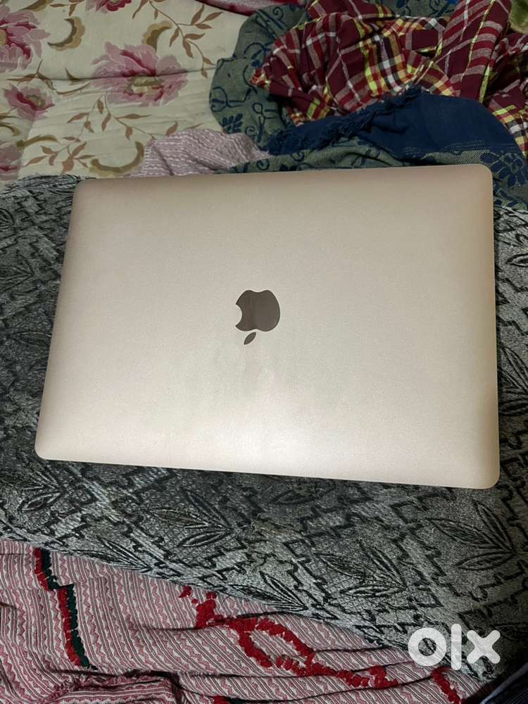 Apple laptop