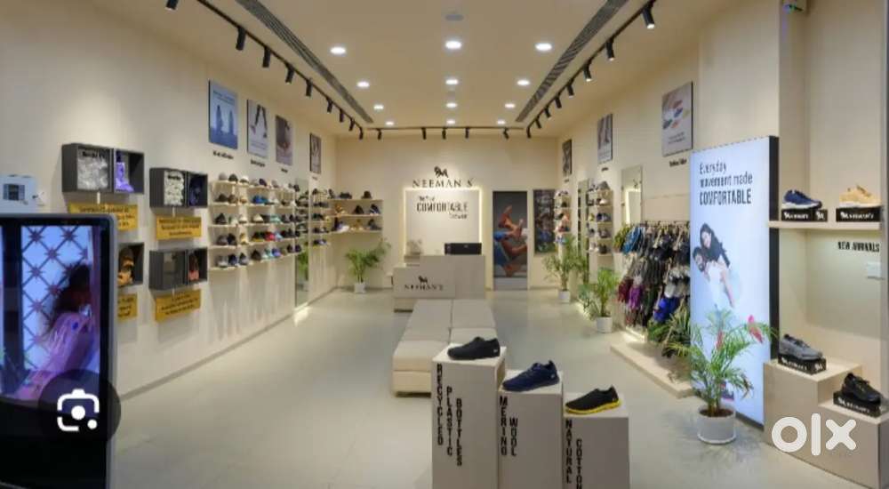 Shoes shopping mall sales boys and girls