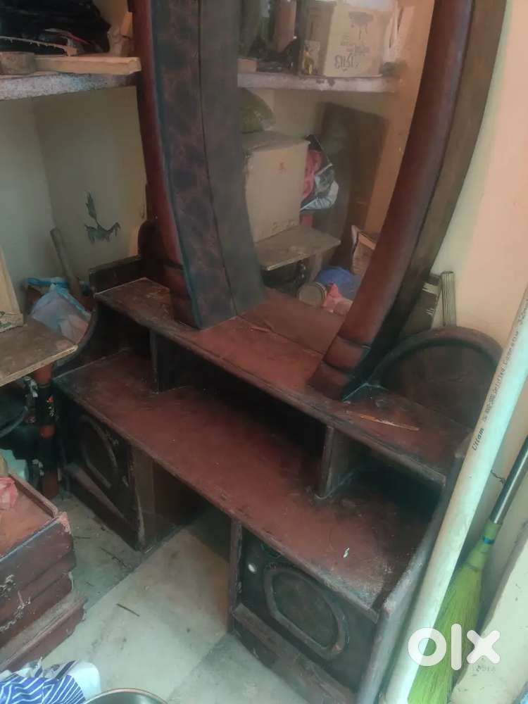 Dressing table with mirror
