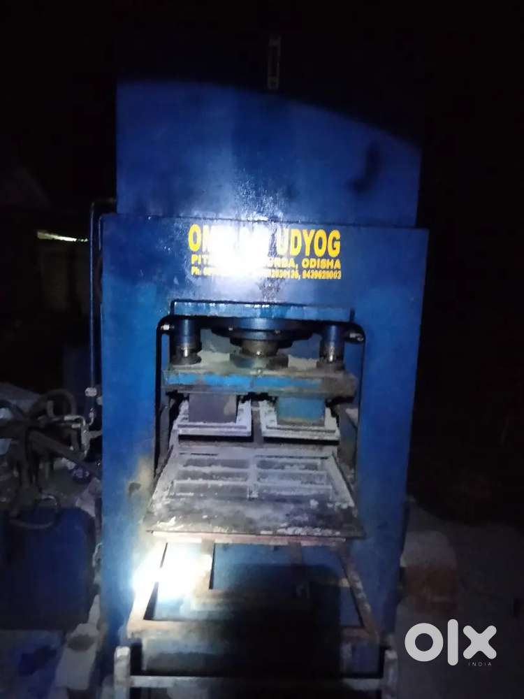 Fly ash bricks machin