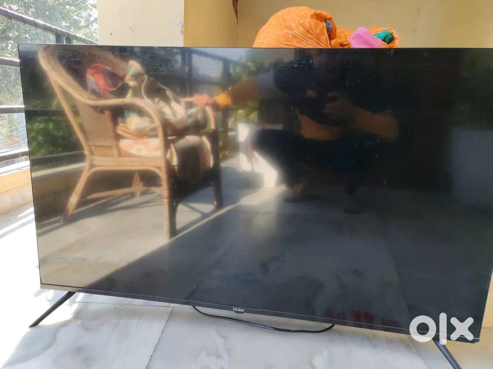 Dead Haier 50 inches smart tv for sale.