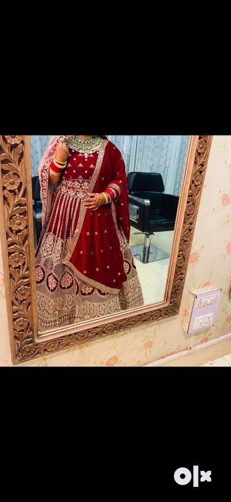 Good condition no damage 1 time wearing 1 month to buy this lehnga