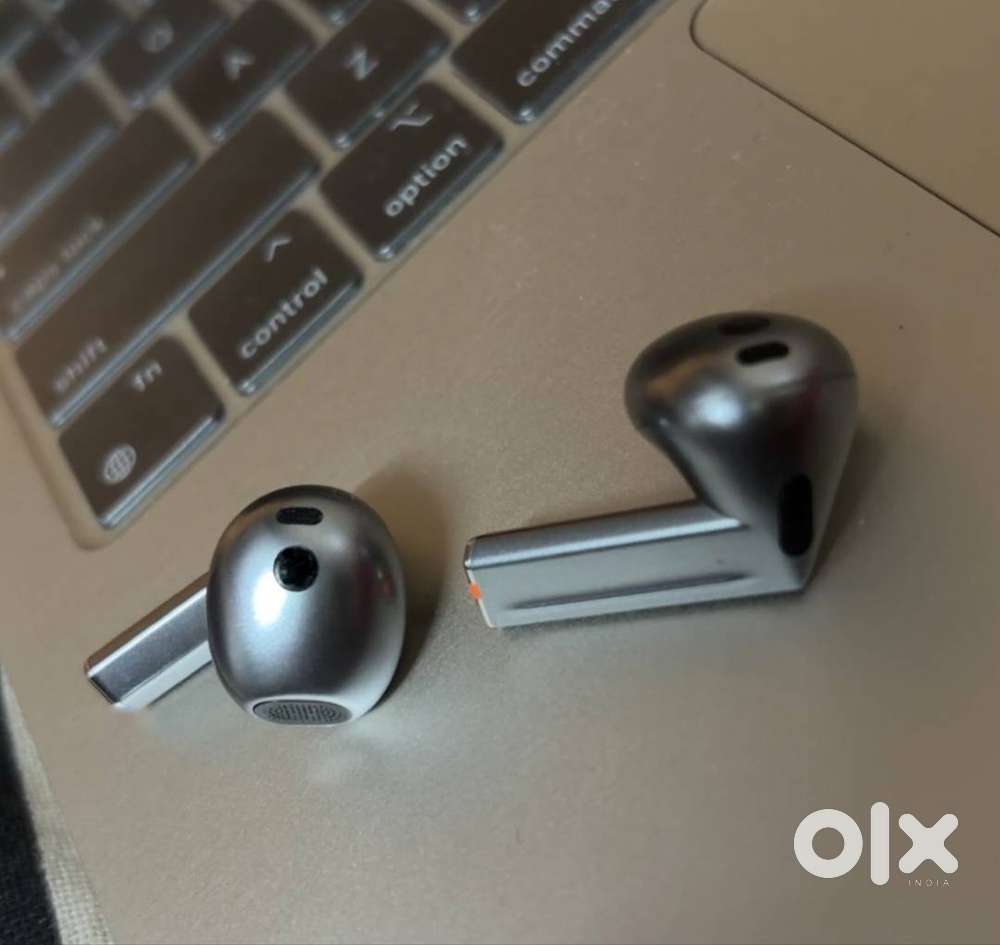 Samsung Buds 3, 20 days old, Mint Condition