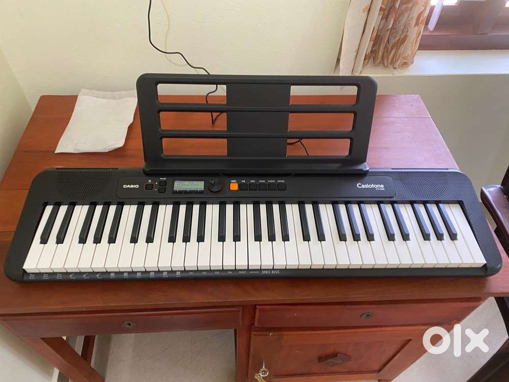 Casio CT-S200 Casiotone 61-Key Portable Keyboard (Black)