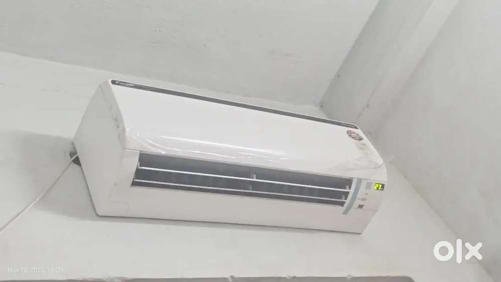 Daikin 1.5 ton 5star AC. 2025 model months old.