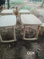 Char mej Hain ekadam okay restaurant ke liye badhiya hai
