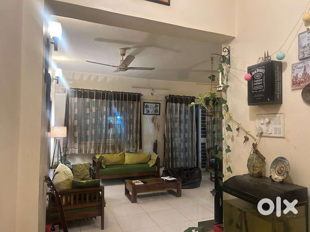 Spacious furnished 3 BHK with 3 washrooms, 3 balconies, all side open