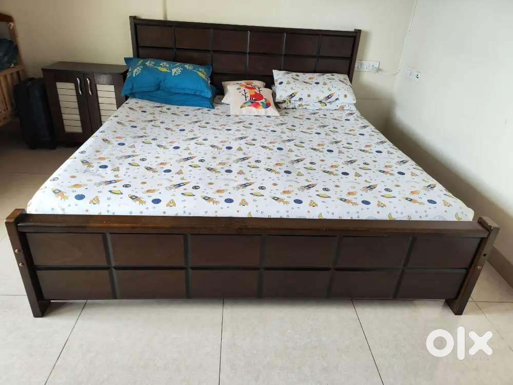 Homecenter King Size bed without storage