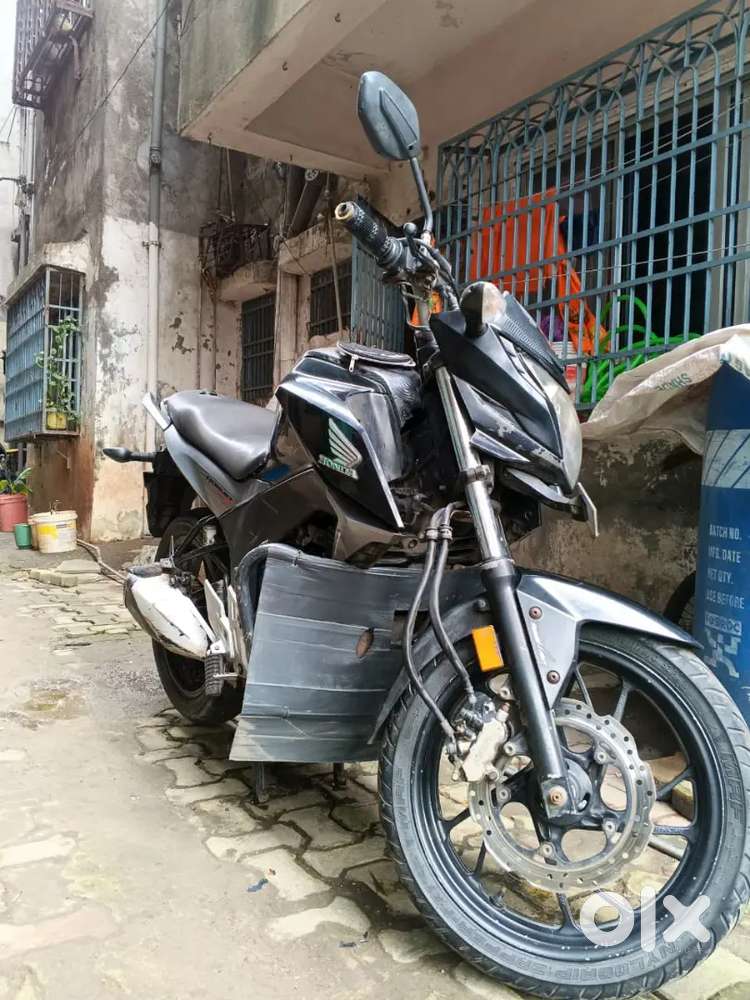 hornet CB160R model of dec -2017