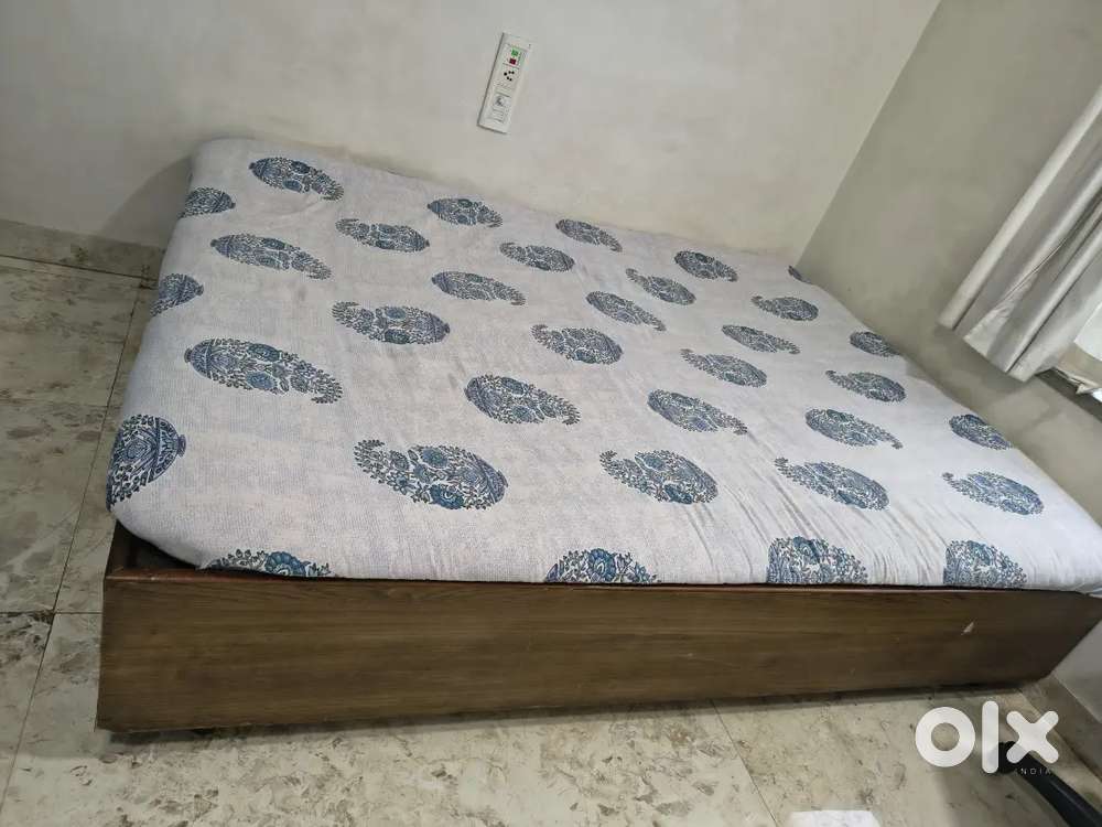 Queen size bed