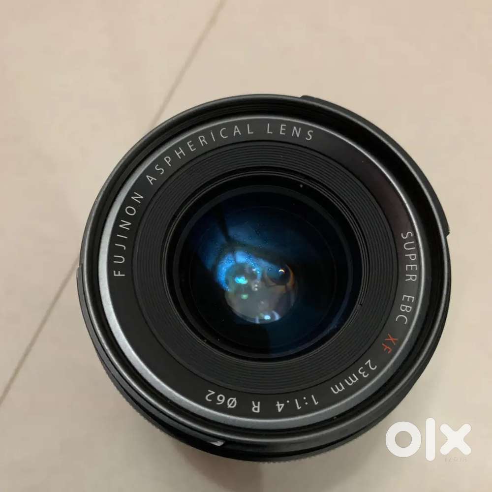 Fuji XF 23mm f/1.4 lens (lens hood)