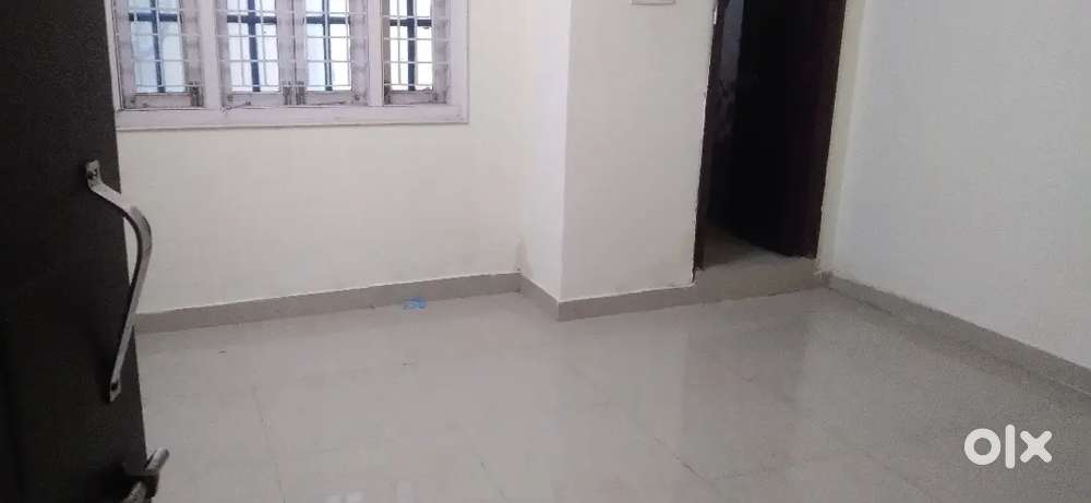 Mehdipatnam 3bhk 3 toilets 1st/F with cupboards car parking