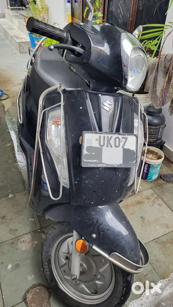 Suzuki Access (Black)