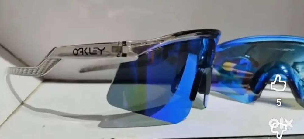Oakley hydra