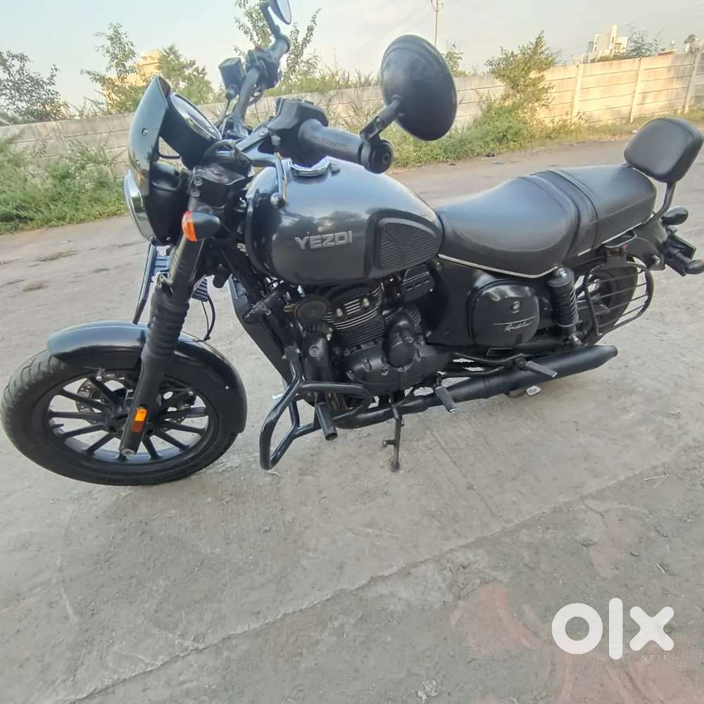 ️ Yezdi Roadster (Smoke Grey) – 2022 March