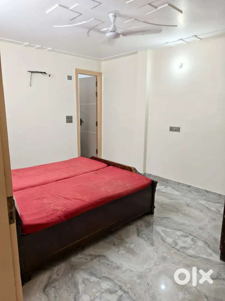 PG 25-30 rooms Building available in Noida Sec.18 50 51 62