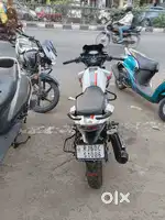 Tvs apache rtr180cc 2v white colour , fully cash