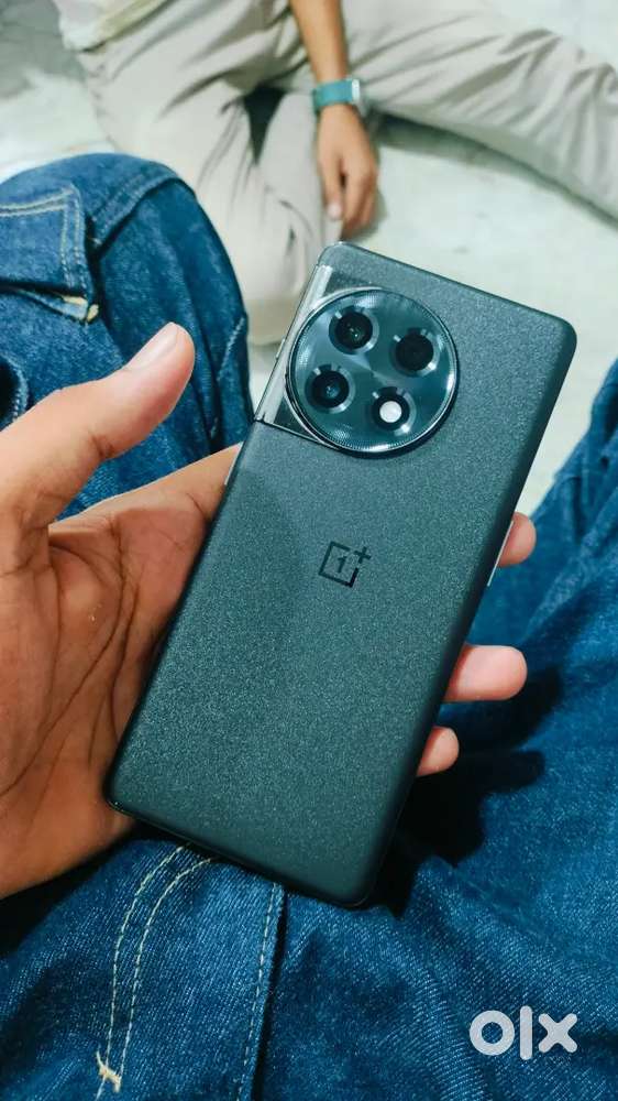 Phone akdam new condition me hai