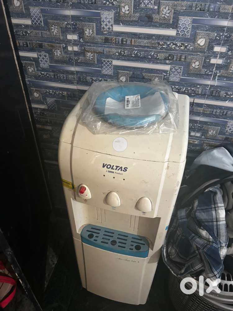 Voltage water dispenser