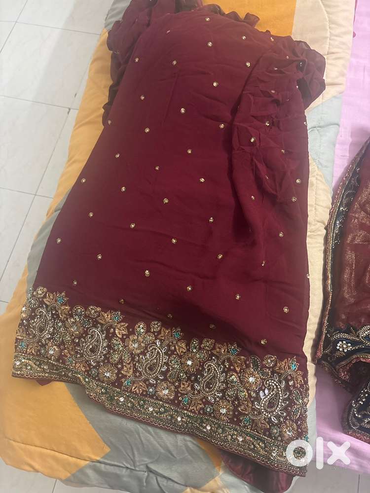 Sarees tissue and super good material and colour