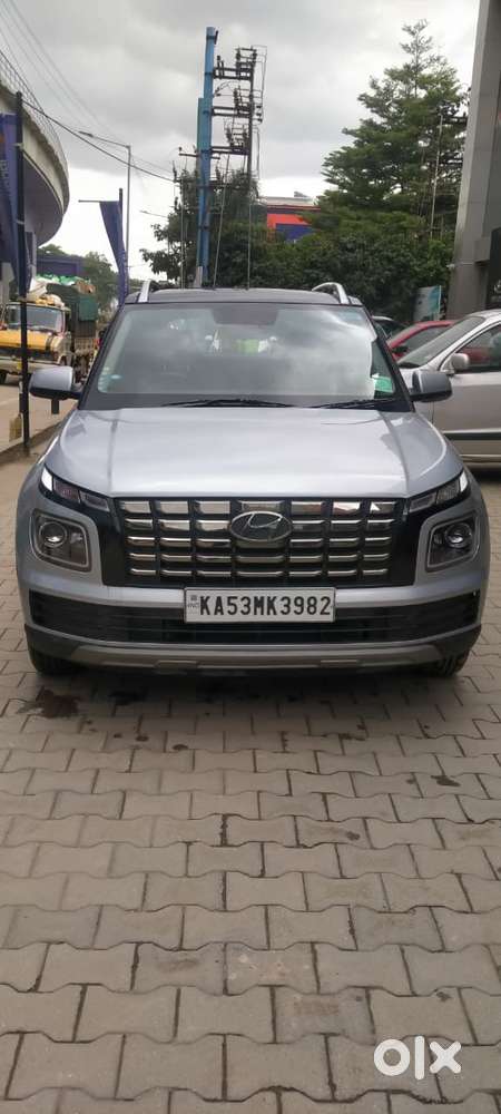 Hyundai Venue 1.2 S (O), 2023, Petrol
