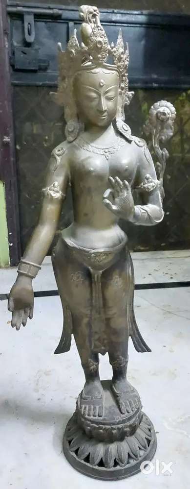 Antique statue of goddess