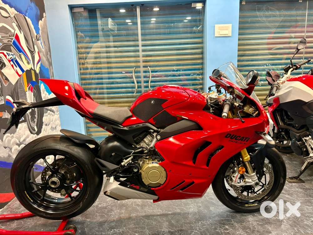 Ducati panigale v4s 2023 model