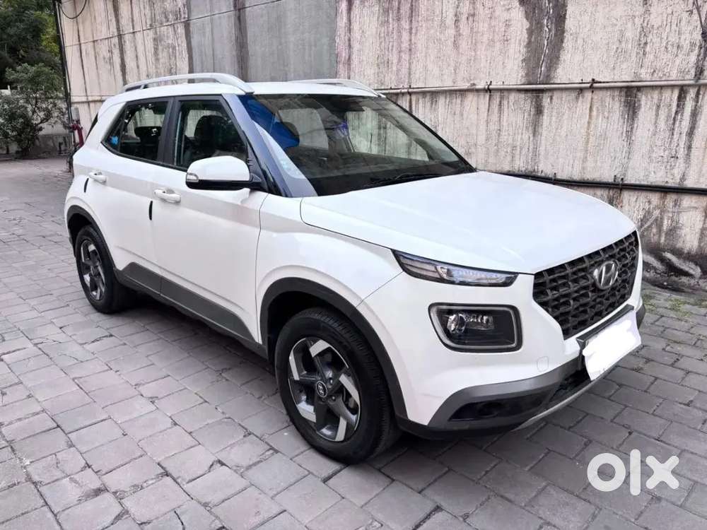 Hyundai Venue 2020 Petrol 14000 Km Driven