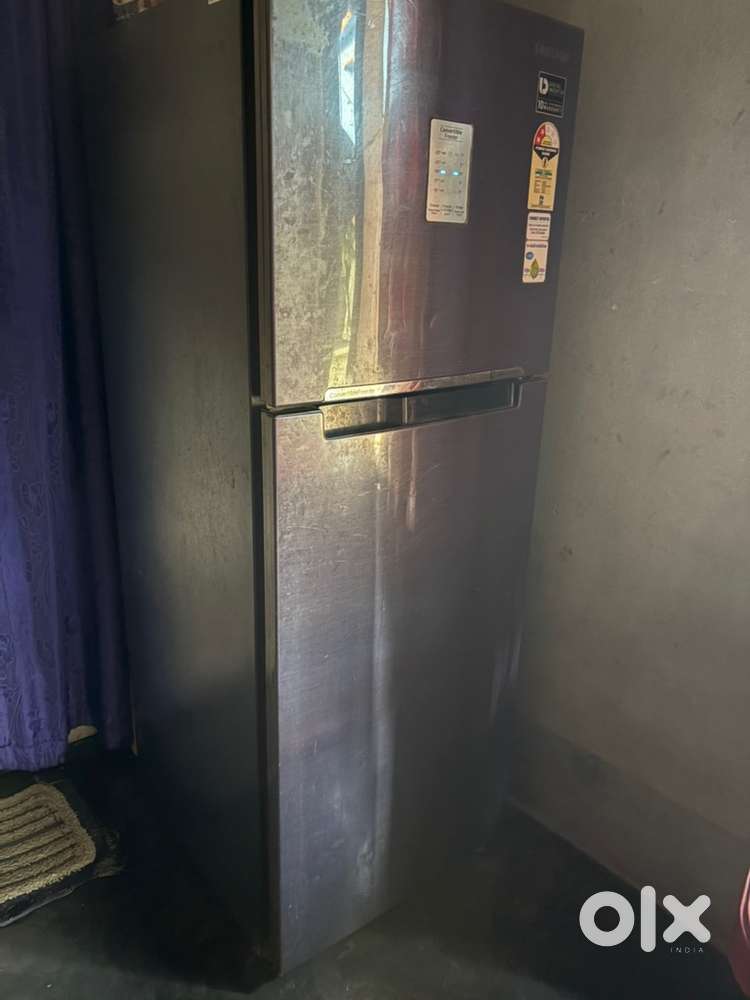 Double door Samsung fridge 10k only 2years old