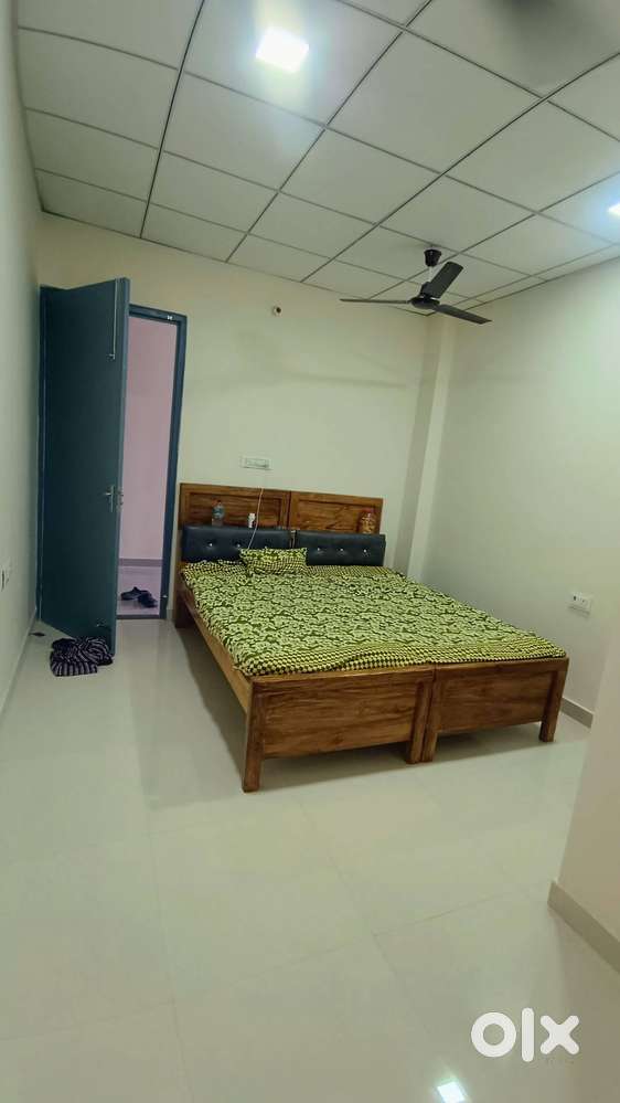 Affordable PG Room on Rent with Facilities near bbd university