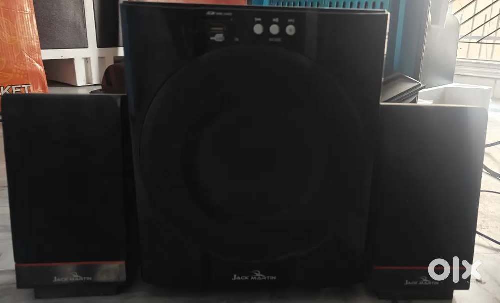 Jack Martin Home theatre with subwoofer