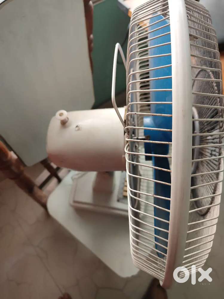 Bajaj table fan