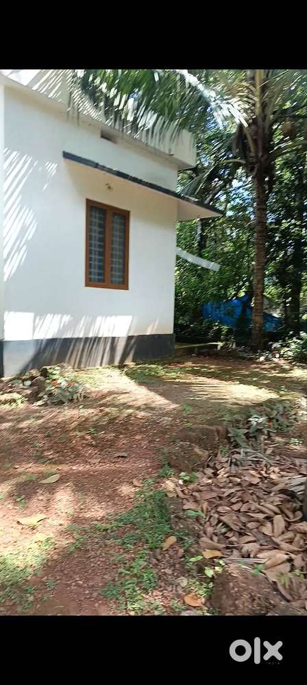 10 cent of land with two bedroom house near from high way In Ezhilode