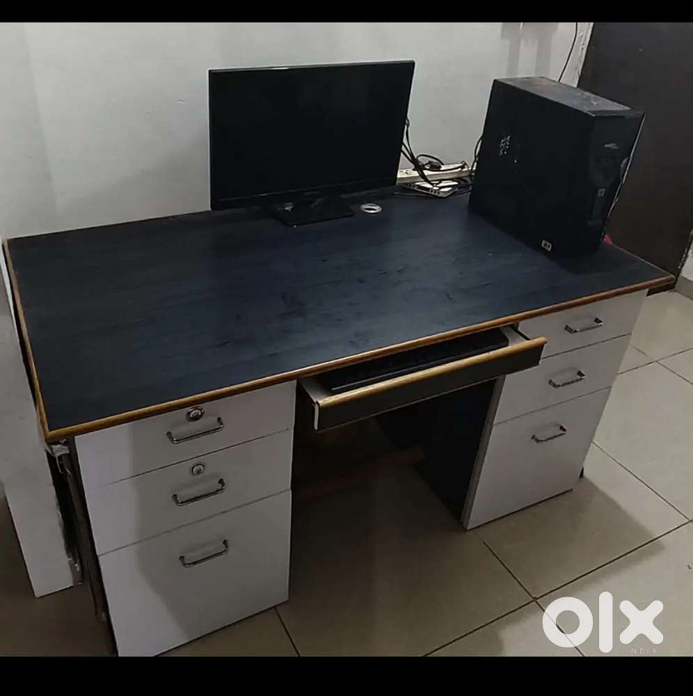 Computer Table Teapoy