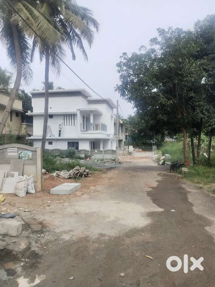 Thrissur kalathod near 5.800 cent plot new house 2000 sqft 3 bedroom