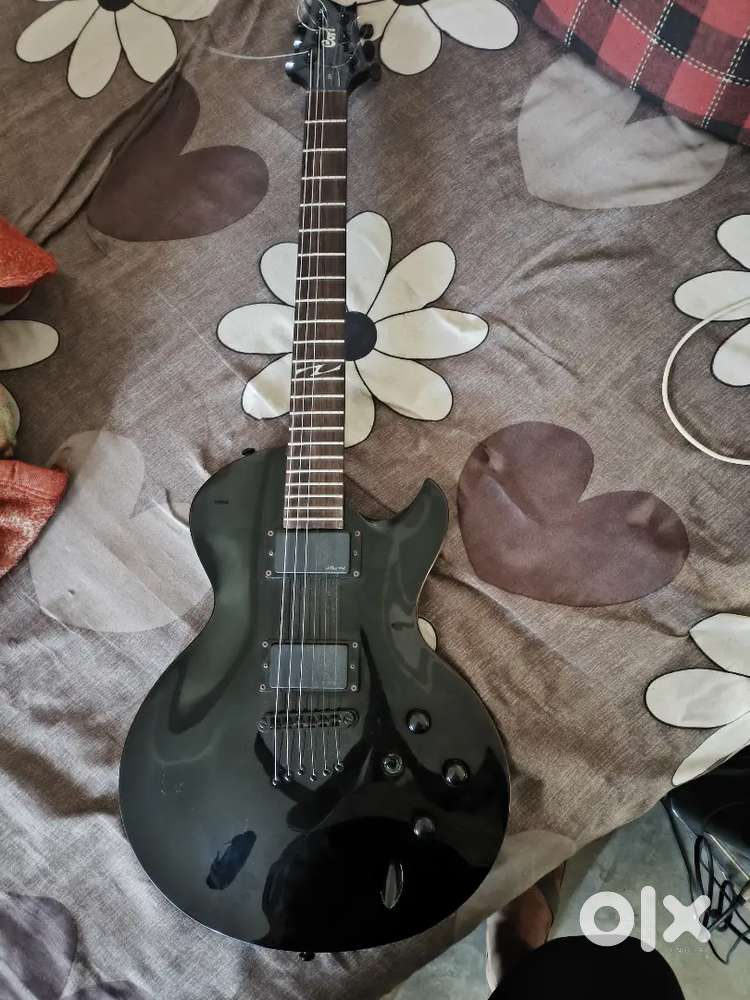 Electric guitar and Marshall Amplifier superb condition