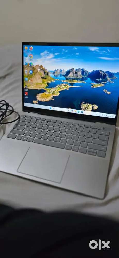 DELL  inspi Touch screen  2 in 1 laptop  1 month old laptop