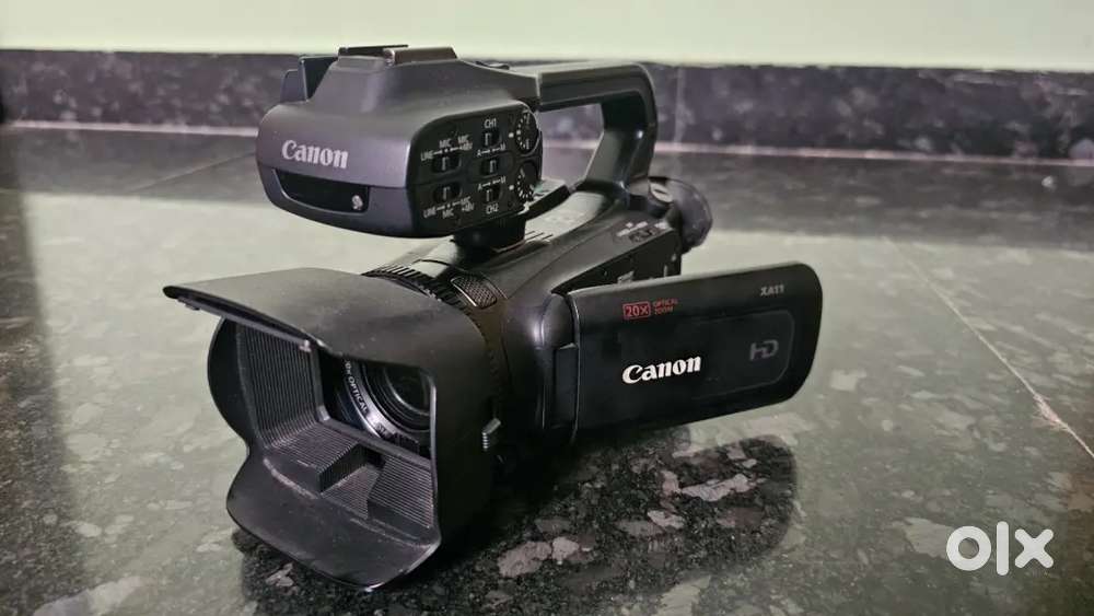 Canon xa11 video camera