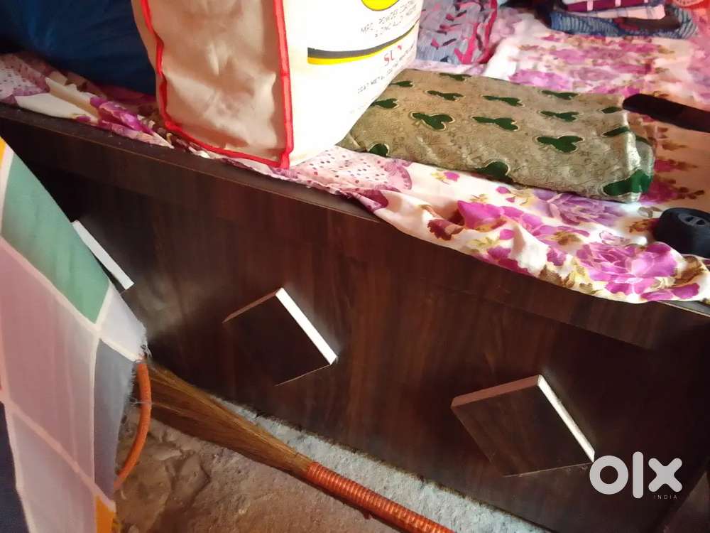 3 door kabat+doble bed+ટીપોય