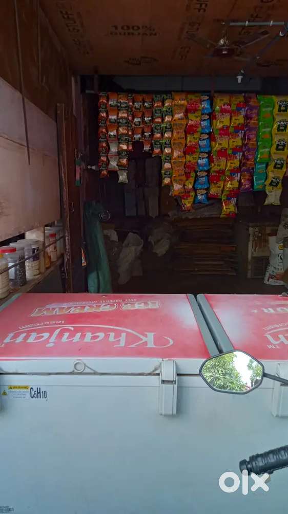 Manglam parlour shop ka naam hai