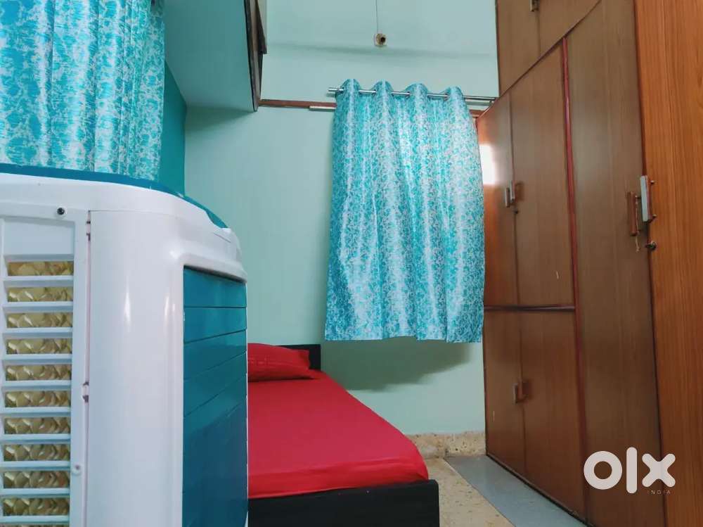 Girls Pg for Working and Students near Airport Circle n Karelibagh