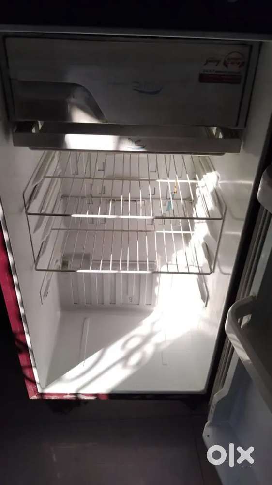 Refrigerator to sale