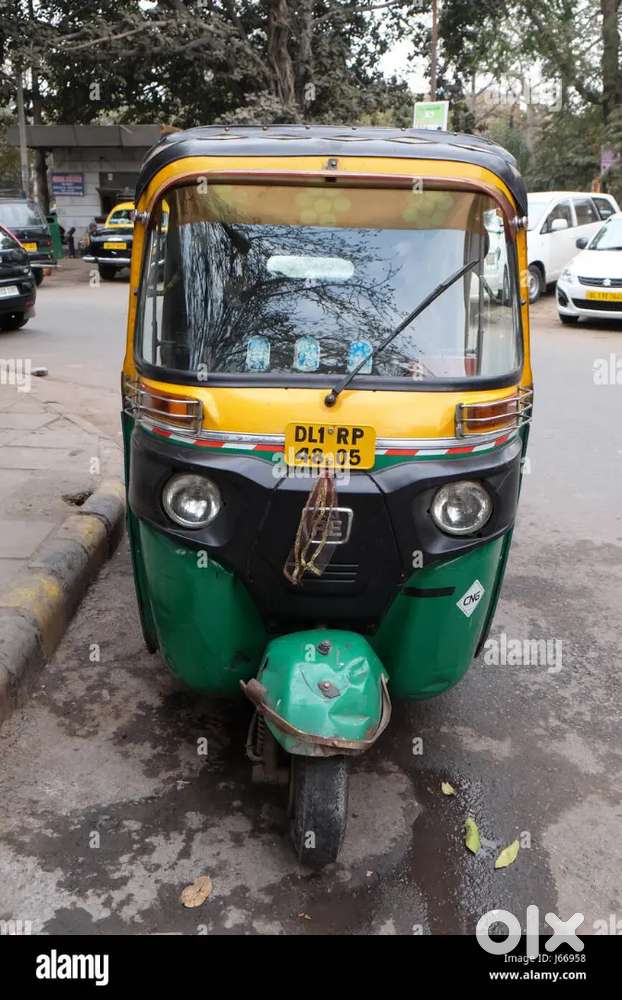 Autodriver chhaiye 700rs daily  de baaki ki kamai khud apne pas rakhe