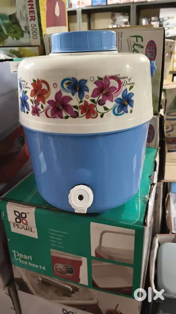 Waiter chaiy bna na hai office ka kam