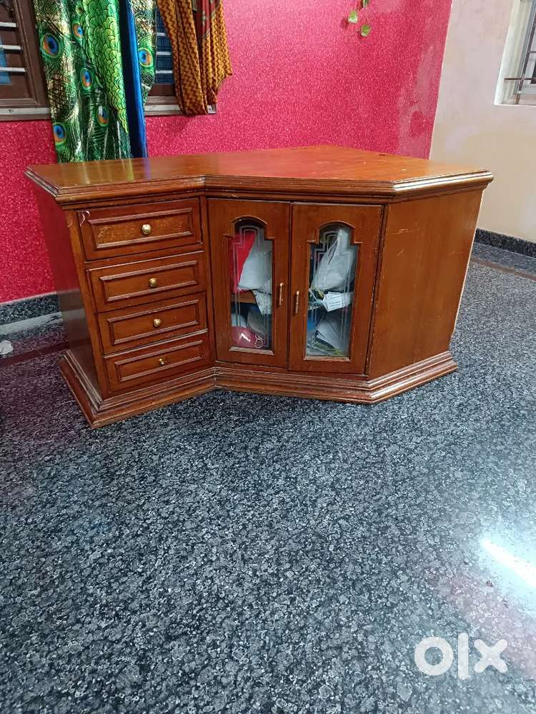 Wooden corner TV cabinet for 4k very good condition