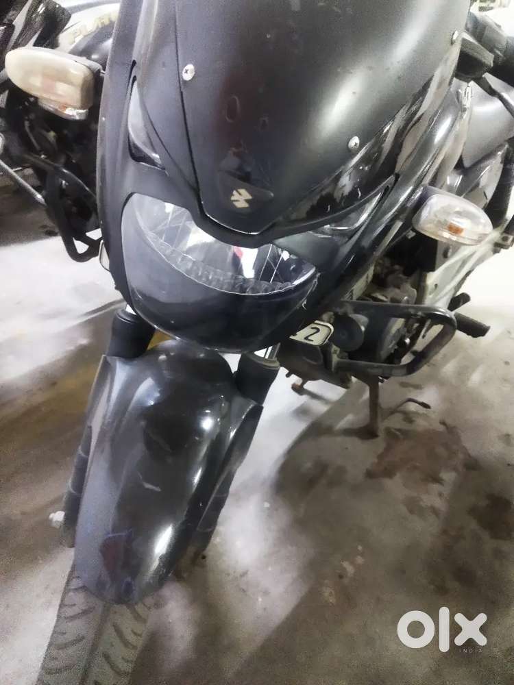 Bajaj pulsar 180 cc black new battery with new tyre