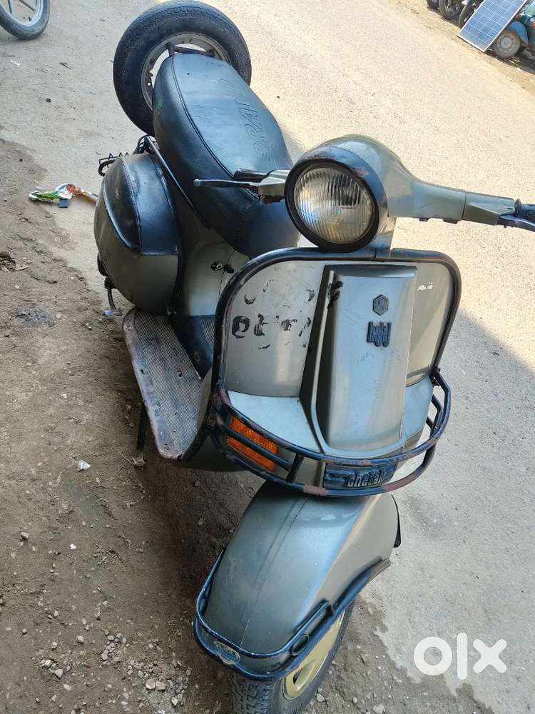 Chetak scooter ekdum kam damo m jaldi kre