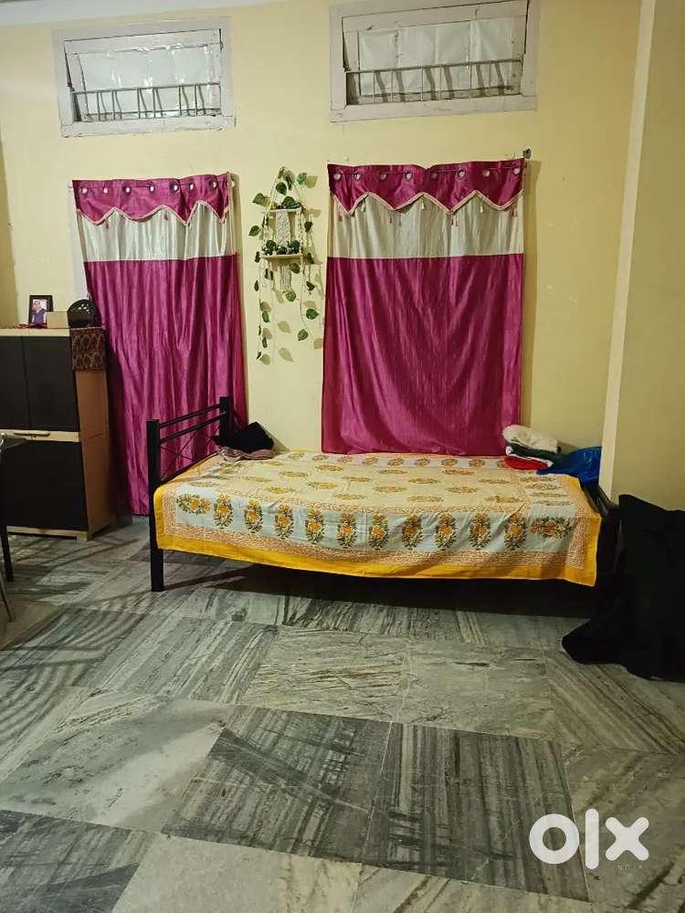 Room mate requiredù