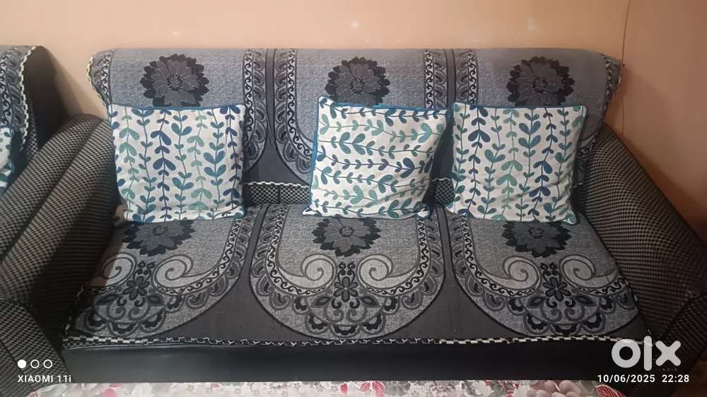 Very good condition  5 seater Kurl-On sofa set